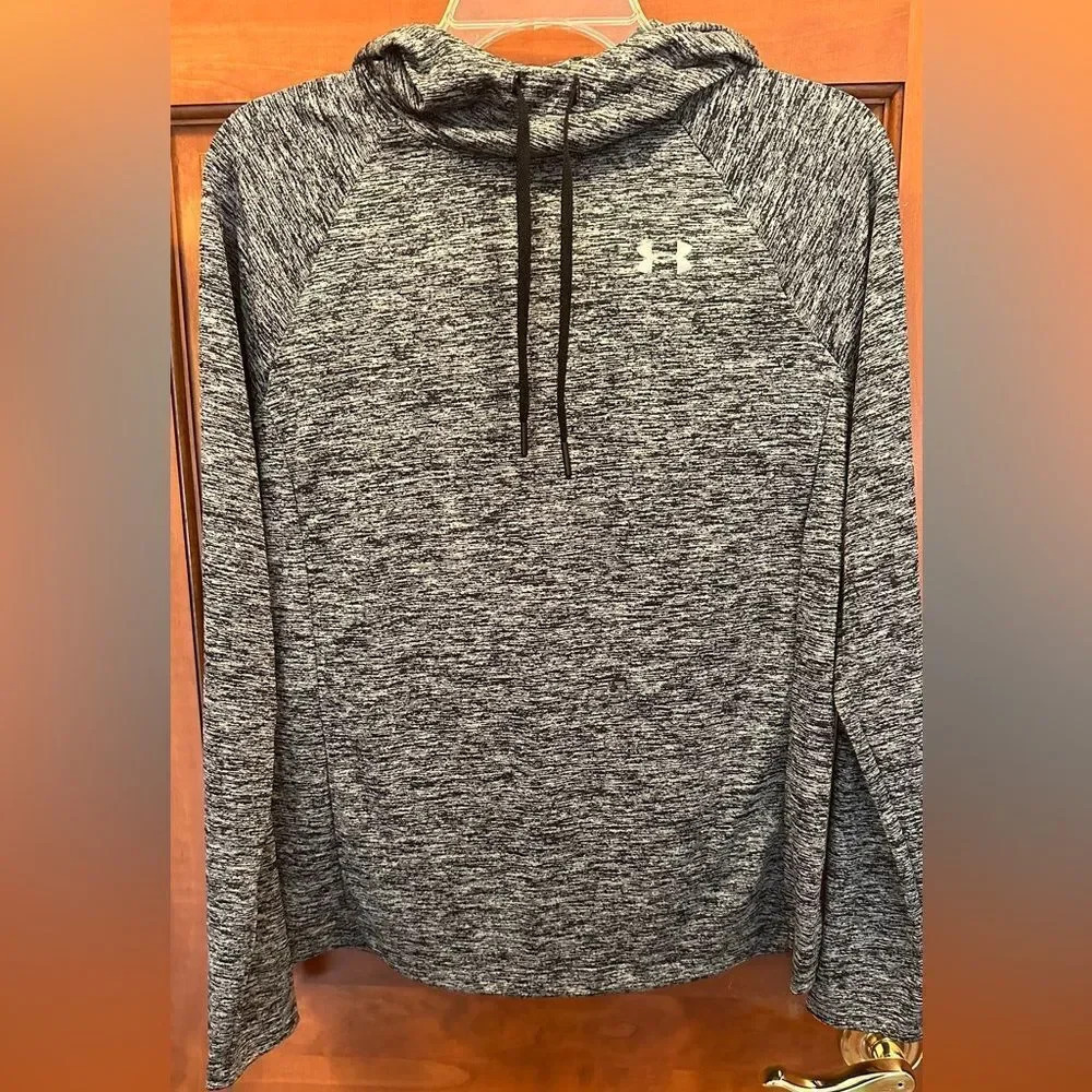 Under Armour heatgear women’s size med hoodie